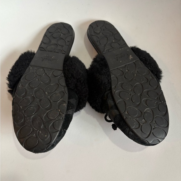 Coach Carra faux fur trim slippers black monogram silver charm size 6.5 - Picture 5 of 7